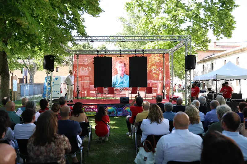 Talk serale sul palco