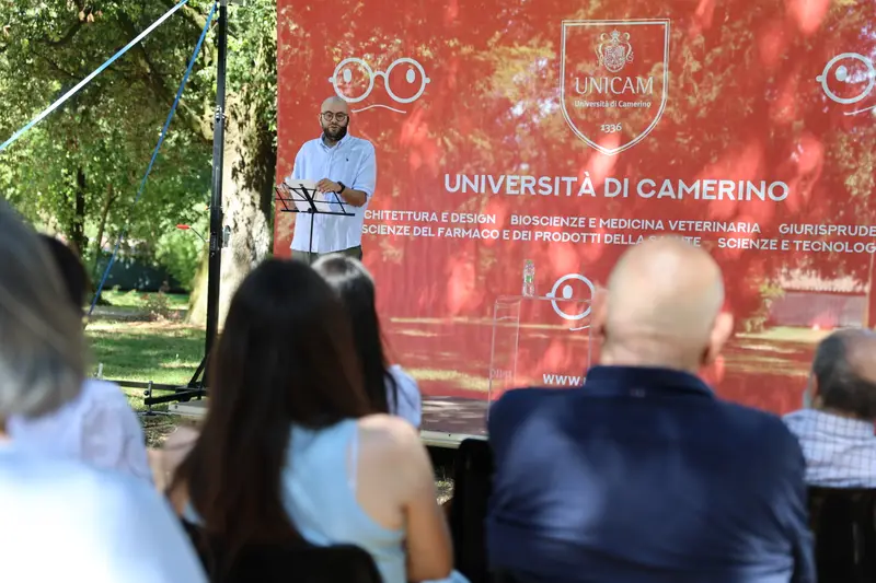Stand UniCam sotto i gazebo