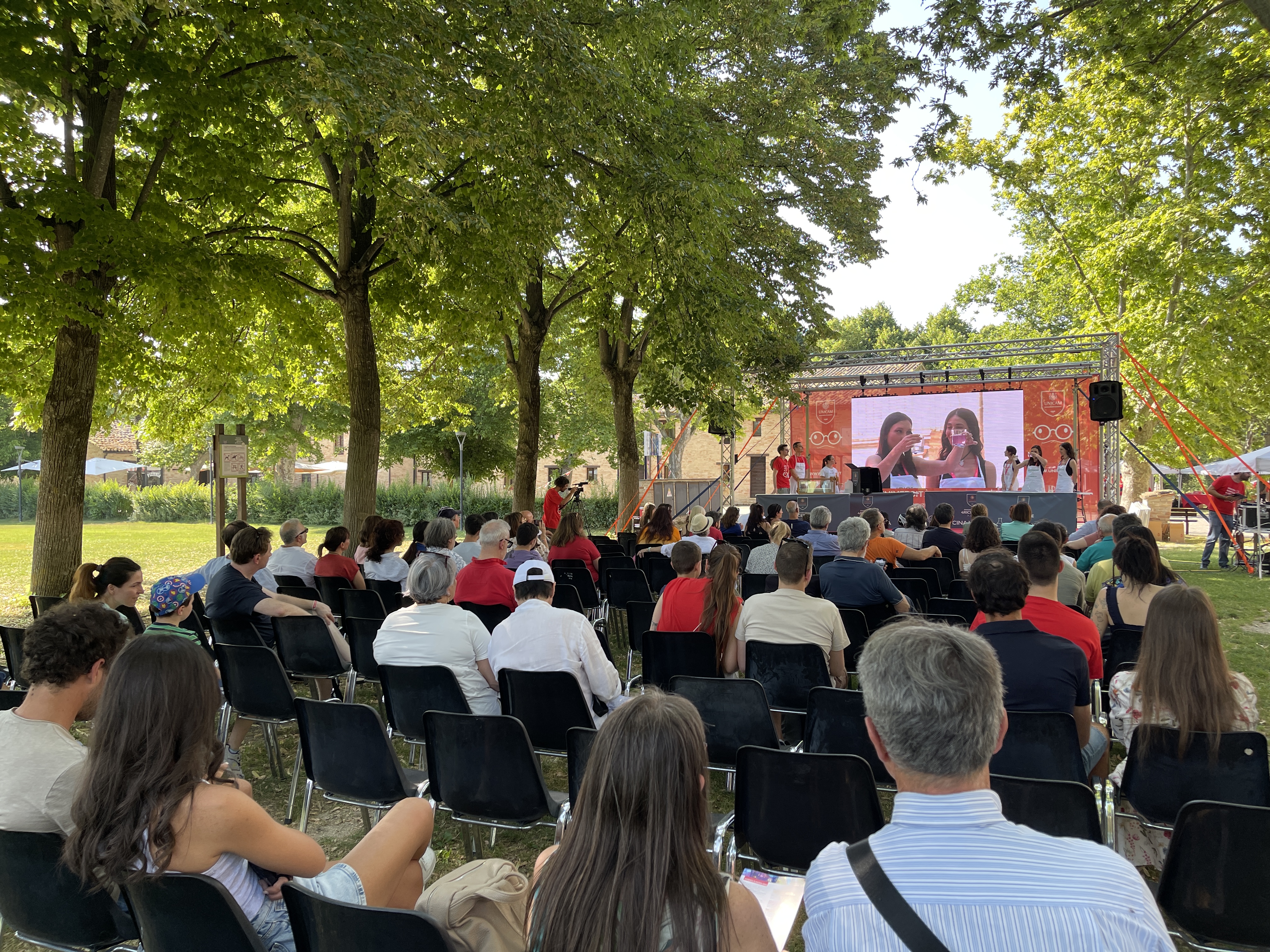 Pubblico 4 ricerche